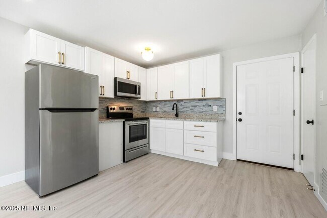 6455 San Juan Ave in Jacksonville, FL - Building Photo - Building Photo