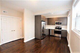 2223 N Sawyer Ave-Unit -1W in Chicago, IL - Building Photo - Building Photo