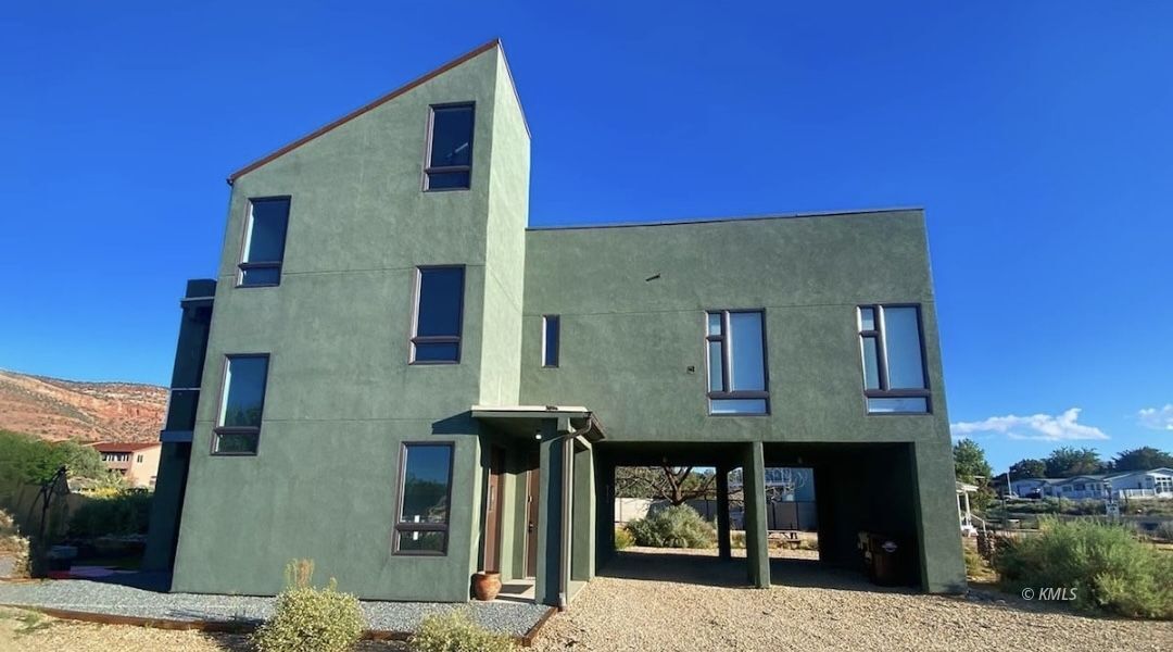 1698 S Lee Dr in Kanab, UT - Building Photo