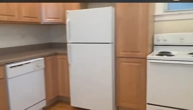property at 1256 W Montrose Ave