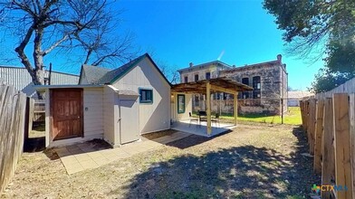 160 S Fredericksburg St in San Marcos, TX - Building Photo - Building Photo