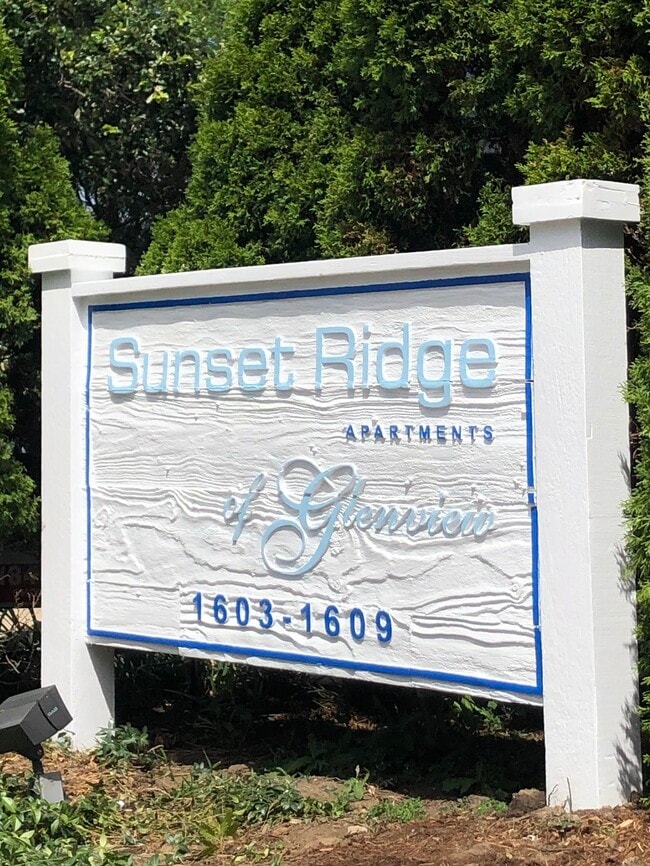 1603 Waukegan Rd, Unit 16 in Glenview, IL - Foto de edificio - Building Photo