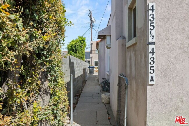 435 1/2 W Elk Ave in Glendale, CA - Building Photo - Building Photo