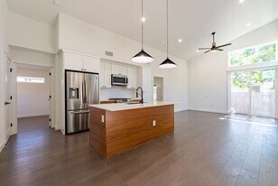 1141 Nickols Ave in Austin, TX - Building Photo