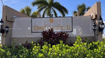 5201 Geneva Ct in Doral, FL - Building Photo