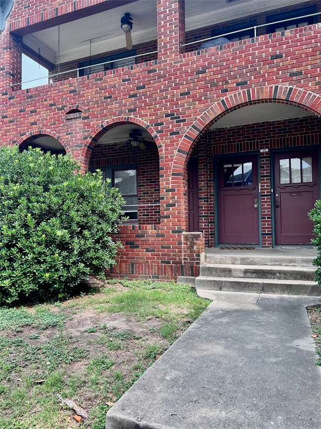 property at 320 W Polk St