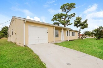 2138 SE Rich St in Port St. Lucie, FL - Building Photo - Building Photo