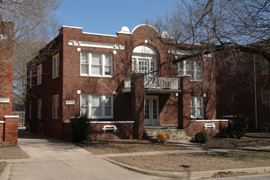 220 S Kansas St in Wichita, KS - Building Photo