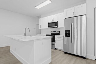 2810 NW 7th St in Fort Lauderdale, FL - Building Photo - Building Photo