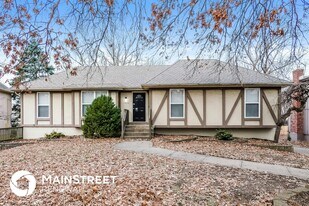 7916 Bradshaw St in Lenexa, KS - Building Photo