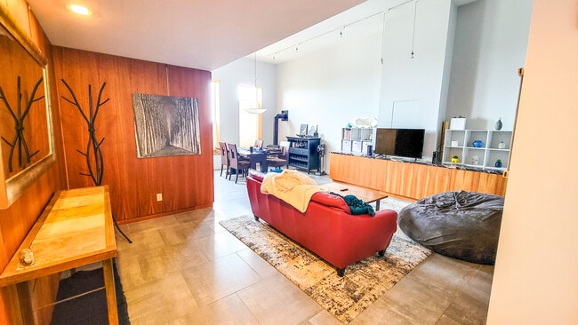 210 W Superior St, Unit Crescent Apartment