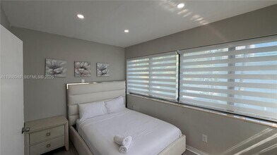 10004 E Bay Harbor Dr in Bay Harbor Islands, FL - Foto de edificio - Building Photo