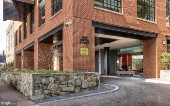 3303 Water St NW in Washington, DC - Foto de edificio - Building Photo