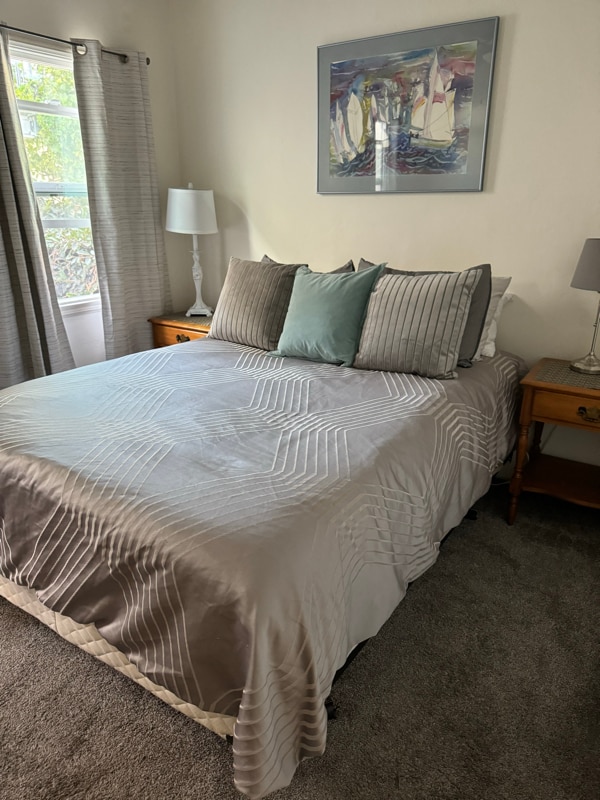 property at 2105 Huntington Ln