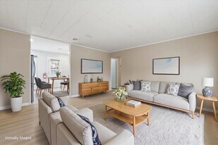 52 Markham Rd in Edison, NJ - Building Photo