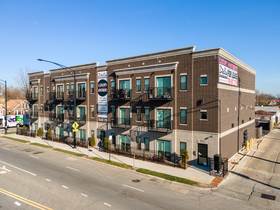 4015 N Narragansett Ave in Chicago, IL - Foto de edificio