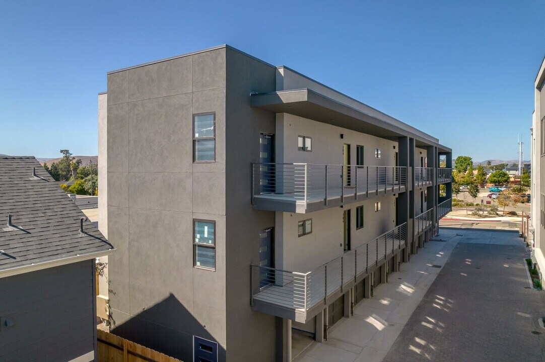 2355 Victoria Ave in San Luis Obispo, CA - Building Photo