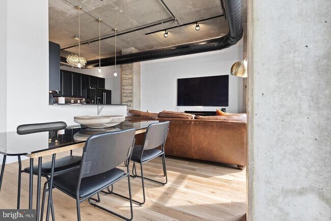 113 N Bread St in Philadelphia, PA - Building Photo - Building Photo