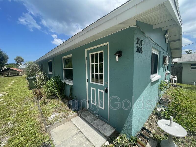 206 Washington Ave in Englewood, FL - Building Photo