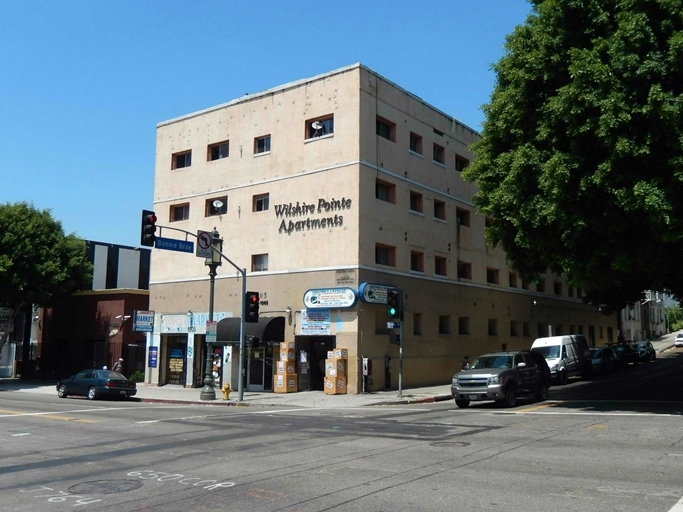 Wilshire Pointe Apartments in Los Angeles, CA - Building Photo