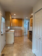 1405 4th Ave NW in Puyallup, WA - Foto de edificio - Building Photo