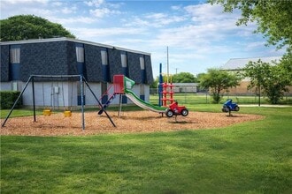 McMullen Square in San Antonio, TX - Building Photo - Building Photo