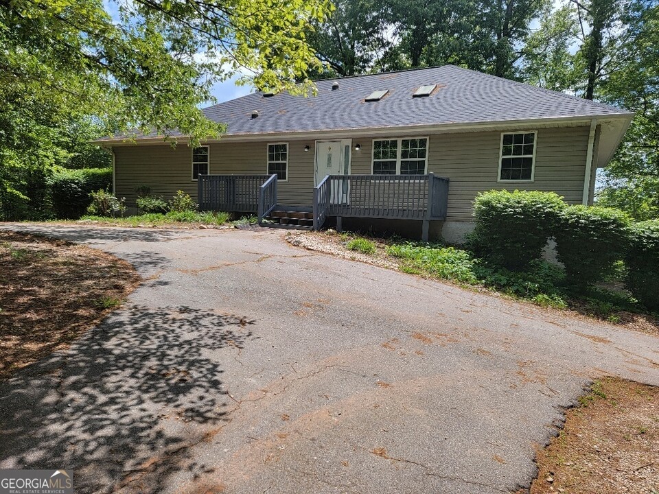 120 Colonel Brooks Dr in Westminster, SC - Building Photo