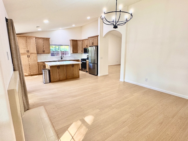 3602 Swan Ct in Merced, CA - Foto de edificio - Building Photo