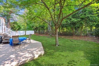 72 Winthrop Rd in Plainview, NY - Building Photo - Building Photo