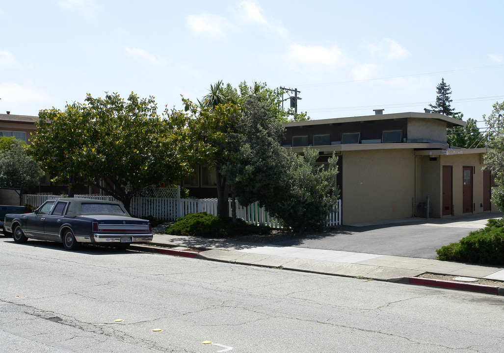 3550 Rolison Rd in Redwood City, CA - Building Photo