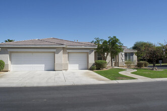 41744 Sutton Dr in Indio, CA - Foto de edificio - Building Photo