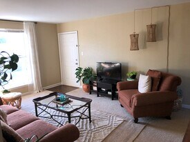 Athens Highlands in Athens, GA - Building Photo