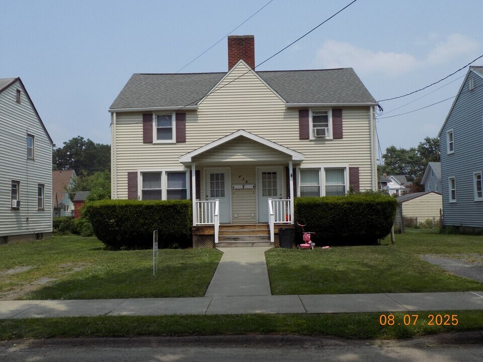 458 Frank St in Elmira, NY - Foto de edificio