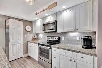 3000 N Ocean Dr, Unit Unit17-B in Riviera Beach, FL - Foto de edificio - Building Photo