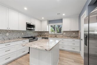 2418 Wilde Rock Way in Houston, TX - Foto de edificio - Building Photo
