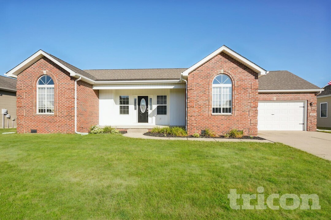 4682 Bayview Dr in Columbus, IN - Building Photo