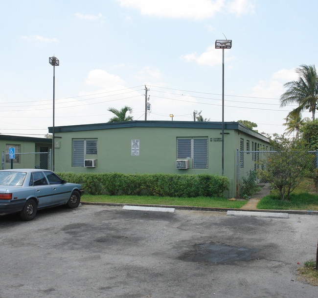 805-809 NW 10th Ter in Fort Lauderdale, FL - Building Photo - Building Photo