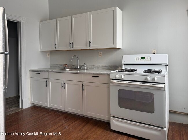 110 Partition St in Saugerties, NY - Building Photo - Building Photo