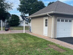 172 W Nicholai St in Hicksville, NY - Building Photo - Building Photo