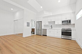 2921 Arizona in Santa Monica, CA - Building Photo - Building Photo
