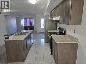 764 Linden Dr in Cambridge, ON - Building Photo - Building Photo