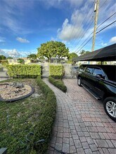 5010 E 1st Ave in Hialeah, FL - Building Photo - Building Photo
