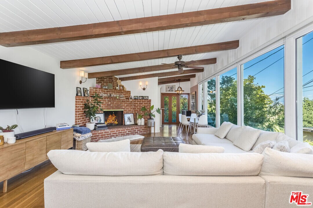 2385 Sunset Heights Dr in Los Angeles, CA - Building Photo