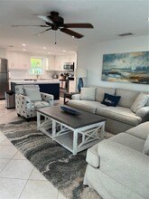 345 Avenida Leona in Siesta Key, FL - Foto de edificio - Building Photo