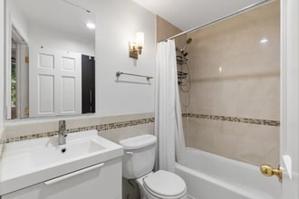 239 Beacon St, Unit 12D in Boston, MA - Building Photo - Building Photo