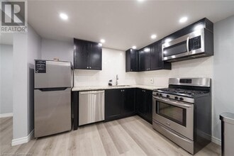 39 Bonaparte Way in Hamilton, ON - Building Photo - Building Photo