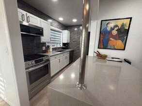 67 Bay Shore Ave in Long Beach, CA - Building Photo - Building Photo