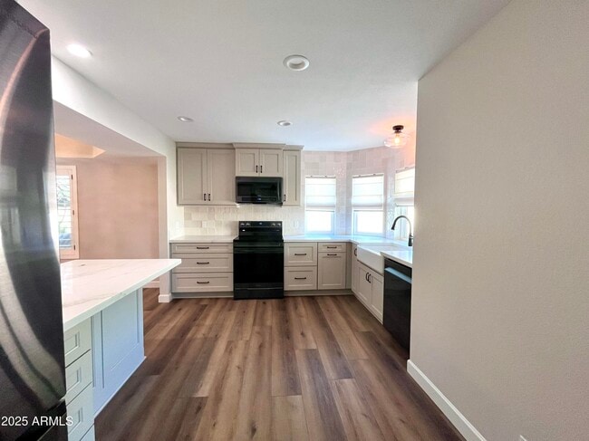 4924 E Hillery Dr in Scottsdale, AZ - Building Photo - Building Photo