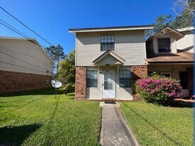 537 Schneider Dr in Fort Walton Beach, FL - Building Photo