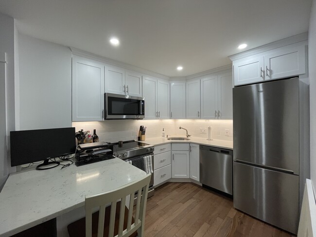 144 Commonwealth Ave, Unit 9 in Boston, MA - Building Photo - Building Photo